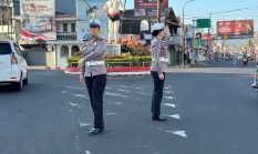 Momen Polwan Polres Tomohon Gelar Gatur Lalin di Tomohon