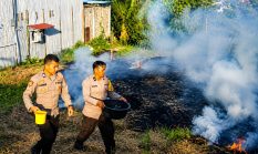 Kolaborasi Warga dan Polisi Padamkan Kebakaran Lahan di Tuminting Sebelum Meluas