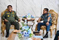Audiensi antara Wakil Komandan Kodaeral VIII, Laksma TNI Tony Herdijanto, S.E., M.Sc., mewakili Dankodaeral VIII Laksda TNI Dery Triesananto Suhendi, dengan Gubernur Sulawesi Utara di Wisma Gubernuran Bumi Beringin, Manado, Selasa (4/8/2026).