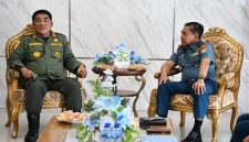 Audiensi antara Wakil Komandan Kodaeral VIII, Laksma TNI Tony Herdijanto, S.E., M.Sc., mewakili Dankodaeral VIII Laksda TNI Dery Triesananto Suhendi, dengan Gubernur Sulawesi Utara di Wisma Gubernuran Bumi Beringin, Manado, Selasa (4/8/2026).