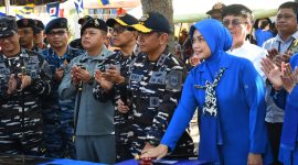 Komandan Kodaeral VIII Laksda TNI Dery Triesananto Suhendi, S.E., M.Tr.Opsla., didampingi Ketua Daerah Kodaeral VIII Gabungan Jalasenastri Koarmada RI Ny. Emy Dery T.S. meresmian Pos TNI Angkatan Laut (Pos TNI AL) Kema di Pantai Firdaus, Desa Kema 2, Kecamatan Kema, Kabupaten Minahasa Utara, Rabu (5/8/2026).