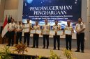 Kantor Wilayah Direktorat Jenderal Imigrasi Sulawesi Utara memberikan penghargaan kepada sejumlah Unit Pelaksana Teknis (UPT) yang mencatatkan kinerja terbaik pada Semester I Tahun 2026.(Foto:Yudi/Pilar)