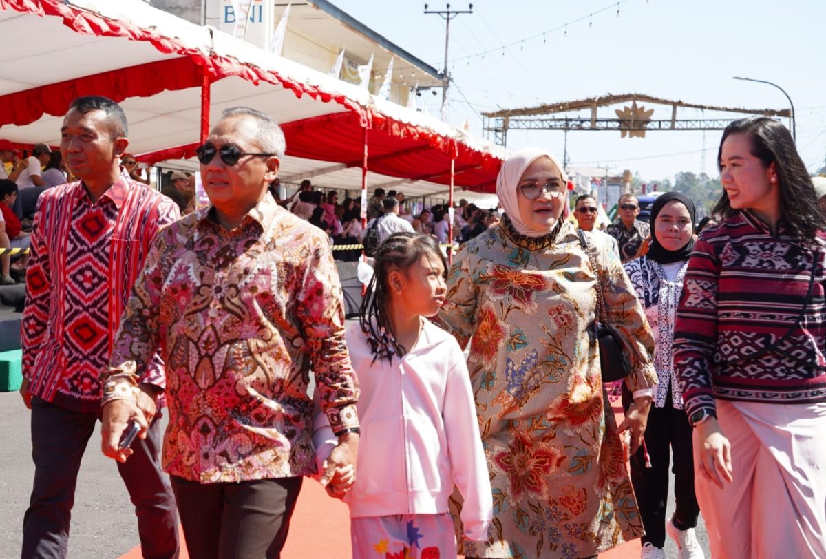 Pangdam XIII/Merdeka Mayjen TNI Mirza Agus, S.I.P., menghadiri rangkaian Tomohon International Flower Festival (TIFF) 2026 di Kota Tomohon, Sulawesi Utara, Sabtu (8/8/2026).