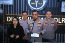 Kadiv Humas Polri Irjen Pol. Johnny Eddizon Isir saat jumpa pers.