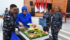 Wadan Kodaeral VIII Laksamana Pertama TNI Tony Herdijanto, S.E., M.Sc., mewakili Dankodaeral VIII Laksda TNI Dery Triesananto Suhendi, S.E., M.Tr.Opsla. dalam peringatan HUT ke-1 Kodaeral VIII digelar di Grha Yos Sudarso Mako Kodaeral VIII, Manado, Senin (10/8/2026).