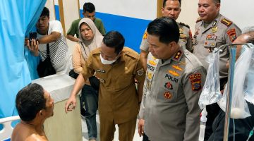 Kapolda Sulawesi Utara Irjen Pol Roycke Harry Langie menjenguk korban luka tragedi kecelakaan pada event Kejurda Open Turnamen Tidar Drag Race 2026, Senin (10/8/2026).