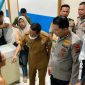 Kapolda Sulawesi Utara Irjen Pol Roycke Harry Langie menjenguk korban luka tragedi kecelakaan pada event Kejurda Open Turnamen Tidar Drag Race 2026, Senin (10/8/2026).