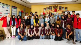 Warga Desa Tinggimae Gowa mendapat pelatihan media sosial untuk meningkatkan promosi produk dan memperluas pasar melalui strategi digital.