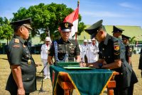 Pangdam XIII/Merdeka Mayjen TNI Mirza Agus, S.I.P., menutup Pendidikan Pertama Bintara (Dikmaba) Gelombang II Tahun Anggaran 2026 Kodam XIII/Merdeka. di Secaba Rindam XIII/Merdeka, Amurang, Selasa (11/8/2026).