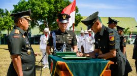 Pangdam XIII/Merdeka Mayjen TNI Mirza Agus, S.I.P., menutup Pendidikan Pertama Bintara (Dikmaba) Gelombang II Tahun Anggaran 2026 Kodam XIII/Merdeka. di Secaba Rindam XIII/Merdeka, Amurang, Selasa (11/8/2026).