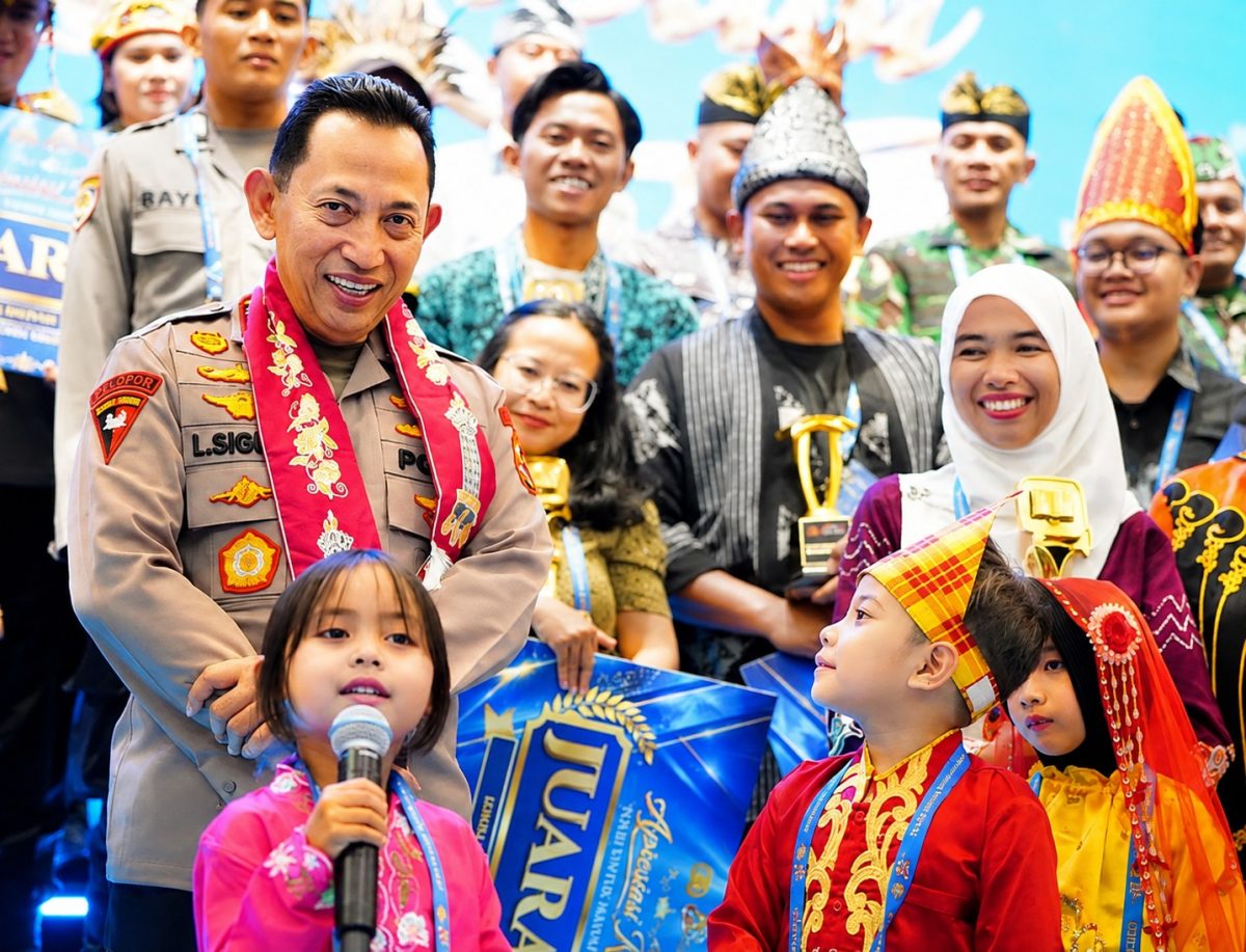 Kapolri Jenderal Polisi Listyo Sigit Prabowo memberikan ruang kepada tiga anak untuk menunjukkan kemampuan dan menceritakan cita-cita mereka, Selasa (11/8/2026).