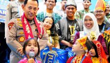 Kapolri Jenderal Polisi Listyo Sigit Prabowo memberikan ruang kepada tiga anak untuk menunjukkan kemampuan dan menceritakan cita-cita mereka, Selasa (11/8/2026).