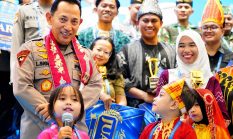 Kapolri Dengarkan Cita-cita Tiga Anak, Ada yang Ingin Jadi Dokter dan Polisi