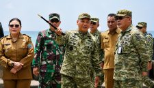 Pangdam XIII/Merdeka Mayjen TNI Mirza Agus meninjau langsung pelaksanaan Karya Bakti Skala Besar Kodam XIII/Merdeka di Pulau Miangas, Kabupaten Kepulauan Talaud, Sulawesi Utara, Rabu (12/8/2026).