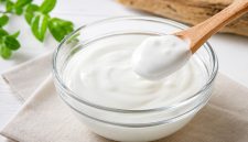 Yogurt bukan hanya dikenal sebagai makanan fermentasi dengan rasa asam yang khas.