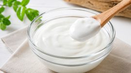 Yogurt bukan hanya dikenal sebagai makanan fermentasi dengan rasa asam yang khas.
