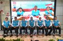 Suasana konferensi pers siaga kelistrikan HUT ke-81 Kemerdekaan RI yang dilaksanakan hybrid di PLN Unit Induk Pusat Pengatur Beban Jawa, Madura, dan Bali (UIP2B Jamali), Depok, Jawa Barat, dan PLN Unit Pelayanan Pelanggan Flores Bagian Barat, Manggarai Barat, pada Sabtu malam (15/8), dihadiri oleh Direktur Utama PLN, Darmawan Prasodjo (tengah pada layar)