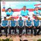 Suasana konferensi pers siaga kelistrikan HUT ke-81 Kemerdekaan RI yang dilaksanakan hybrid di PLN Unit Induk Pusat Pengatur Beban Jawa, Madura, dan Bali (UIP2B Jamali), Depok, Jawa Barat, dan PLN Unit Pelayanan Pelanggan Flores Bagian Barat, Manggarai Barat, pada Sabtu malam (15/8), dihadiri oleh Direktur Utama PLN, Darmawan Prasodjo (tengah pada layar)