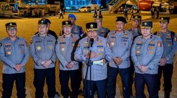 Kadivhumas Polri Irjen Pol Johnny Eddizon Isir saat memberikan keterangan.