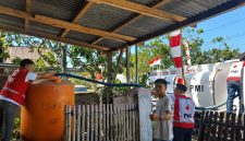 PMI Kabupaten Minahasa menyalurkan 5.000 liter air bersih kepada warga Kelurahan Wewelen, Kecamatan Tondano Barat, Sulawesi Utara.