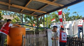PMI Kabupaten Minahasa menyalurkan 5.000 liter air bersih kepada warga Kelurahan Wewelen, Kecamatan Tondano Barat, Sulawesi Utara.