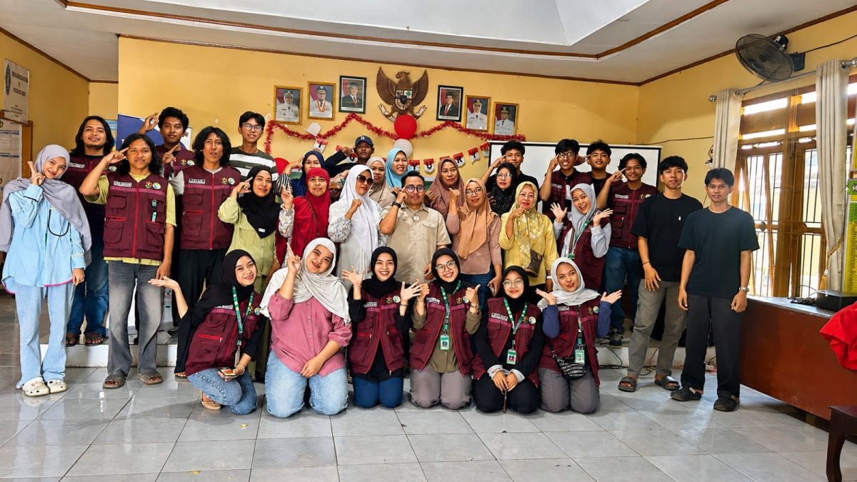 Tim Cara’de BEM KMF TP UH menggelar pelatihan produksi pakan ikan mandiri bagi masyarakat Desa Tinggimae, Kecamatan Barombong, Kabupaten Gowa.