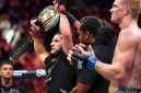 Islam Makhachev kembali mempertahankan gelar juara kelas welter UFC setelah mengalahkan Ian Machado Garry pada UFC 330 di Philadelphia, Amerika Serikat.