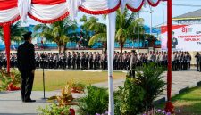 Polda Sulawesi Utara menggelar upacara pengibaran Bendera Merah Putih dalam rangka memperingati HUT ke-81 Kemerdekaan Republik Indonesia.