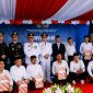 Sebanyak 1.874 narapidana dan anak binaan di Sulawesi Utara menerima remisi dalam momentum HUT ke-81 Kemerdekaan Republik Indonesia, Senin (17/8/2026). Ket Foto: Perwakilan WBP yang mendapat remisi bersama Kakanwil Ditjenpas Sulut Haposan Silalahi dan Gubernur Sulawesi Utara Mayjen TNI (Purn) Yulius Selvanus serta Wakil Gubernur Victor Mailangkay. (Foto:Yudi/Pilar)