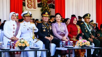 Kapolda Sulawesi Utara Irjen Pol Roycke Harry Langie menghadiri upacara HUT ke-81 Kemerdekaan RI di Lapangan Kantor Gubernur Sulut, Senin (17/8/2026).