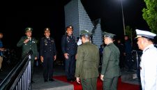 Polda Sulawesi Utara mengenang jasa para pahlawan melalui Apel Kehormatan dan Renungan Suci di Taman Makam Pahlawan (TMP) Kairagi, Manado.