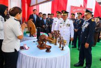 Gubernur Sulawesi Utara Mayjen TNI (Purn) Yulius Selvanus mengunjungi Rutan Kelas IIA Manado, Minggu 17/8. (Foto:Yudi/Pilar)