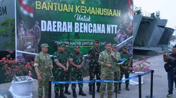 TNI Angkatan Darat mengirimkan Kapal Rumah Sakit ADRI XC II BM beserta personel kesehatan dan bantuan logistik untuk membantu masyarakat terdampak gempa bumi di Nusa Tenggara Timur (NTT).