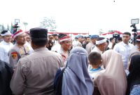 Kepedulian Polri terhadap masyarakat kembali diwujudkan melalui penyaluran bantuan sosial kepada petani dan warga di kaki Gunung Gede Pangrango, tepatnya di Kampung Maleber, Desa Ciherang, Kecamatan Pacet, Kabupaten Cianjur.