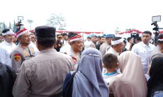 Wakapolri Bagikan 1.000 Paket Sembako untuk Petani Bawang Putih di Cianjur