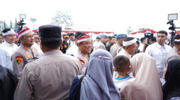 Kepedulian Polri terhadap masyarakat kembali diwujudkan melalui penyaluran bantuan sosial kepada petani dan warga di kaki Gunung Gede Pangrango, tepatnya di Kampung Maleber, Desa Ciherang, Kecamatan Pacet, Kabupaten Cianjur.