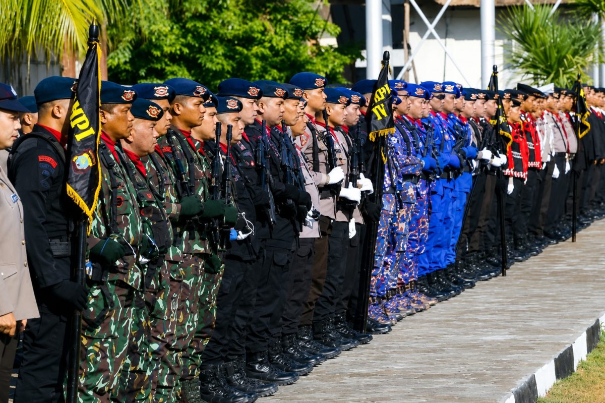 Kapolda Sulawesi Utara Irjen Pol Roycke Harry Langie memimpin upacara peringatan Hari Juang Polri Tahun 2026 di Lapangan Presisi Polda Sulut, Jumat (21/8/2026).