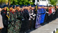 Kapolda Sulawesi Utara Irjen Pol Roycke Harry Langie memimpin upacara peringatan Hari Juang Polri Tahun 2026 di Lapangan Presisi Polda Sulut, Jumat (21/8/2026).