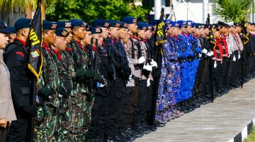 Kapolda Sulawesi Utara Irjen Pol Roycke Harry Langie memimpin upacara peringatan Hari Juang Polri Tahun 2026 di Lapangan Presisi Polda Sulut, Jumat (21/8/2026).