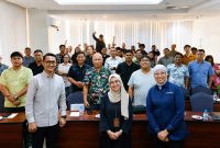 Tampak Depan: Juru Bicara KPK Budi Prasetyo (kanan),Analis Pemberantasan Tindak Pidana Korupsi Direktorat Gratifikasi dan Pelayanan Publik KPK Hafidhah Rifqiyah (tengah),Kepala Biro Humas KPK, Yuyuk Andriati Iskak (kiri), Tampak belakang jurnalis Sulut.(ist)