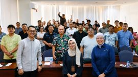 Tampak Depan: Juru Bicara KPK Budi Prasetyo (kanan),Analis Pemberantasan Tindak Pidana Korupsi Direktorat Gratifikasi dan Pelayanan Publik KPK Hafidhah Rifqiyah (tengah),Kepala Biro Humas KPK, Yuyuk Andriati Iskak (kiri), Tampak belakang jurnalis Sulut.(ist)