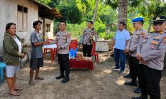Sehari Usai Kebakaran, Kapolres Talaud Datangi Keluarga Korban dan Serahkan Bantuan