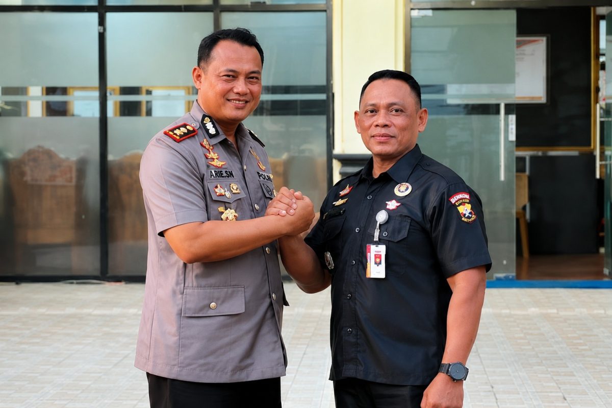 Kapolres Bitung AKBP Arie Sulistyo Nugroho menerima audiensi pengurus Senkom Kota Bitung, Jumat (21/8/2026).