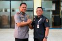 Kapolres Bitung AKBP Arie Sulistyo Nugroho menerima audiensi pengurus Senkom Kota Bitung, Jumat (21/8/2026).