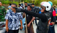 Wakapolda Sulawesi Utara Brigjen Pol Awi Setiyono memantau langsung penanganan kebakaran lahan perkebunan di Kelurahan Tinoor Dua, Kota Tomohon.