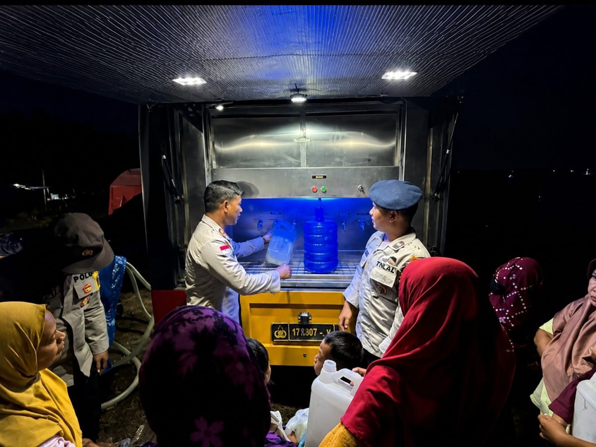 Kesulitan mendapatkan air bersih masih menjadi persoalan yang dihadapi warga terdampak gempa bumi di sejumlah lokasi pengungsian di Nusa Tenggara Timur.