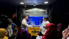 Kesulitan mendapatkan air bersih masih menjadi persoalan yang dihadapi warga terdampak gempa bumi di sejumlah lokasi pengungsian di Nusa Tenggara Timur.