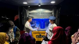 Kesulitan mendapatkan air bersih masih menjadi persoalan yang dihadapi warga terdampak gempa bumi di sejumlah lokasi pengungsian di Nusa Tenggara Timur.