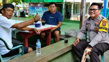 Upaya menjaga keamanan dan ketertiban masyarakat terus dilakukan Bhabinkamtibmas Desa Watudambo dan Watudambo II, Bripka Nirwanto Marwan.