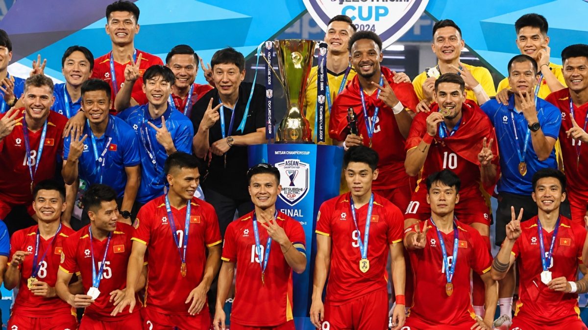Timnas Vietnam sukses meraih gelar juara Piala AFF 2026 setelah bermain imbang 2-2 melawan Thailand pada leg kedua final.